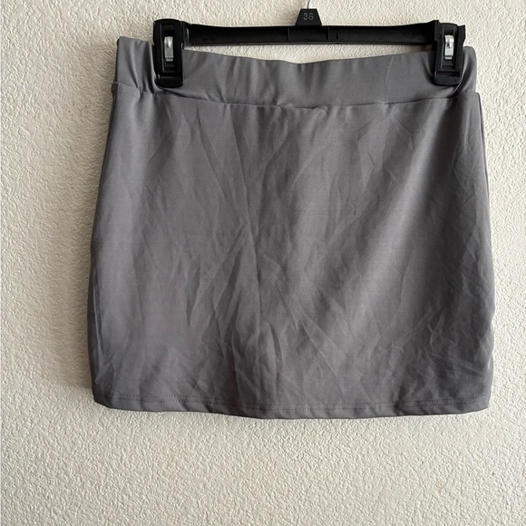 🆕Sheinbae Grey Mini Skort with Side Slit M🆕 - Picture 4 of 13